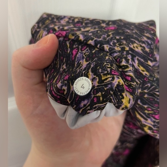 Lululemon Invigorate High-Rise Tight 25" - Sz 4 - Picture 4 of 5